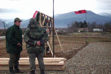 99C13007.JPG (16847 bytes)